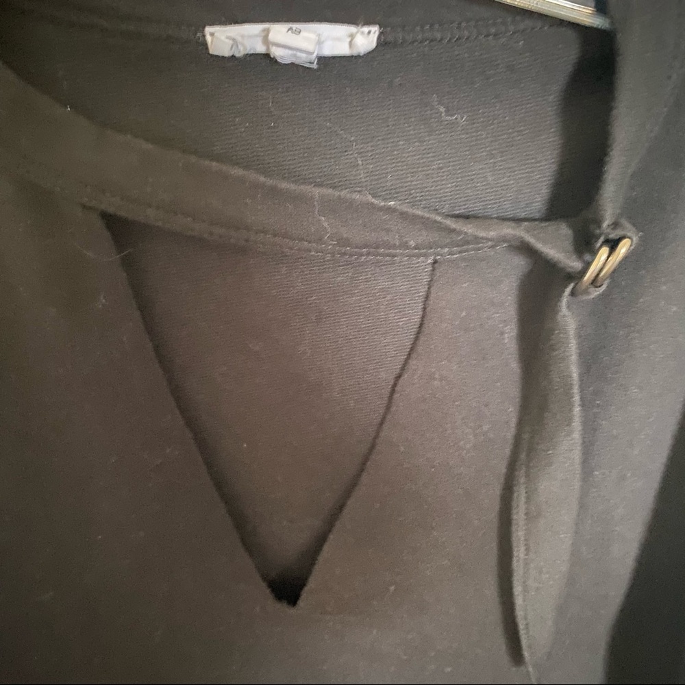 Key Hole tee - Picture 4 of 4